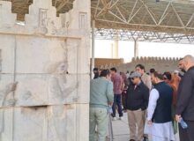 خارجی ها در تخت جمشید