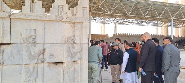 خارجی ها در تخت جمشید