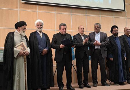 رونمایی از اسناد مالکیت حد نگاری شاخص یزد با حضور رئیس سازمان ثبت اسناد