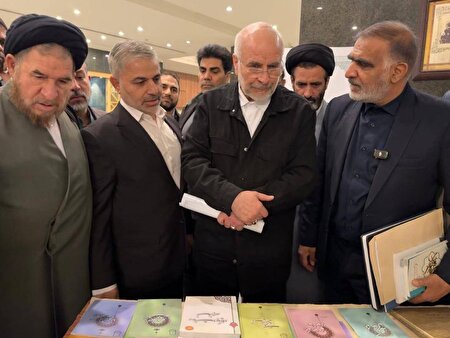 بازدید رئیس مجلس از نمایشگاه کتاب نمایندگان ادوار
