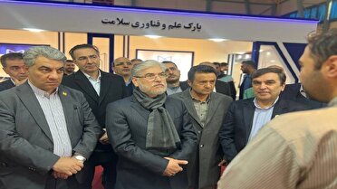 بازدید وزیر علوم از شرکتهای فناور پارک علم و فناوری تبریز