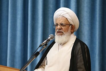 دشمنان در پی گرفتن هویت الهی از نسل جوان هستند