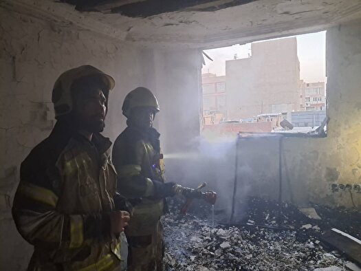 آتش سوزی یک ساختمان مسکونی در منطقه ۱۹ تهران مهار شد