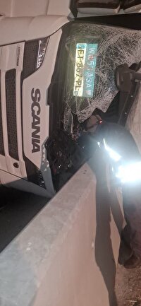 حادثه مرگبار تریلی با گاردریل در محور توره به بروجرد